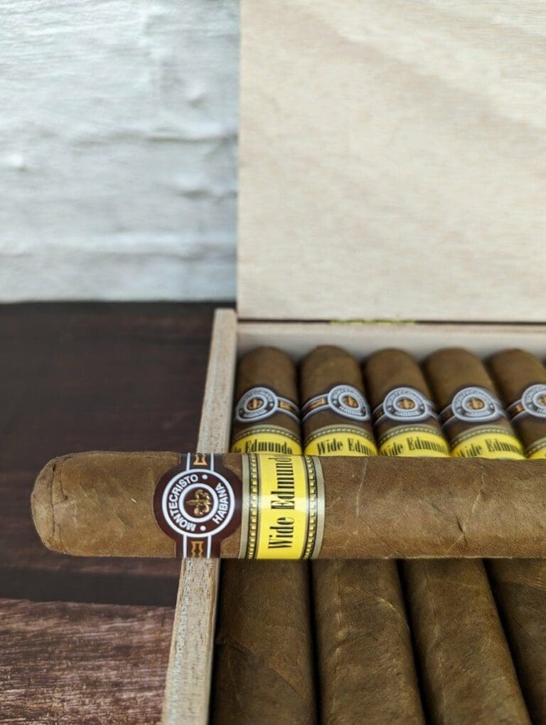 Montecristo Wide Edmundo cigar